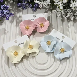 گوشواره میخی گل بزرگ