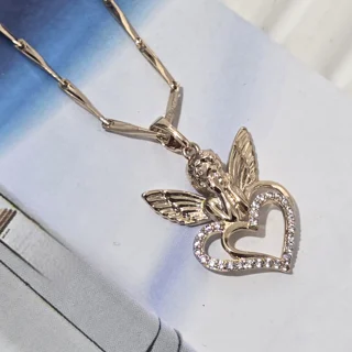 گردنبند ژوپینگ طلایی با پلاک فرشته بالدار قلب نگیندار ضد حساسیت همراه با جعبه